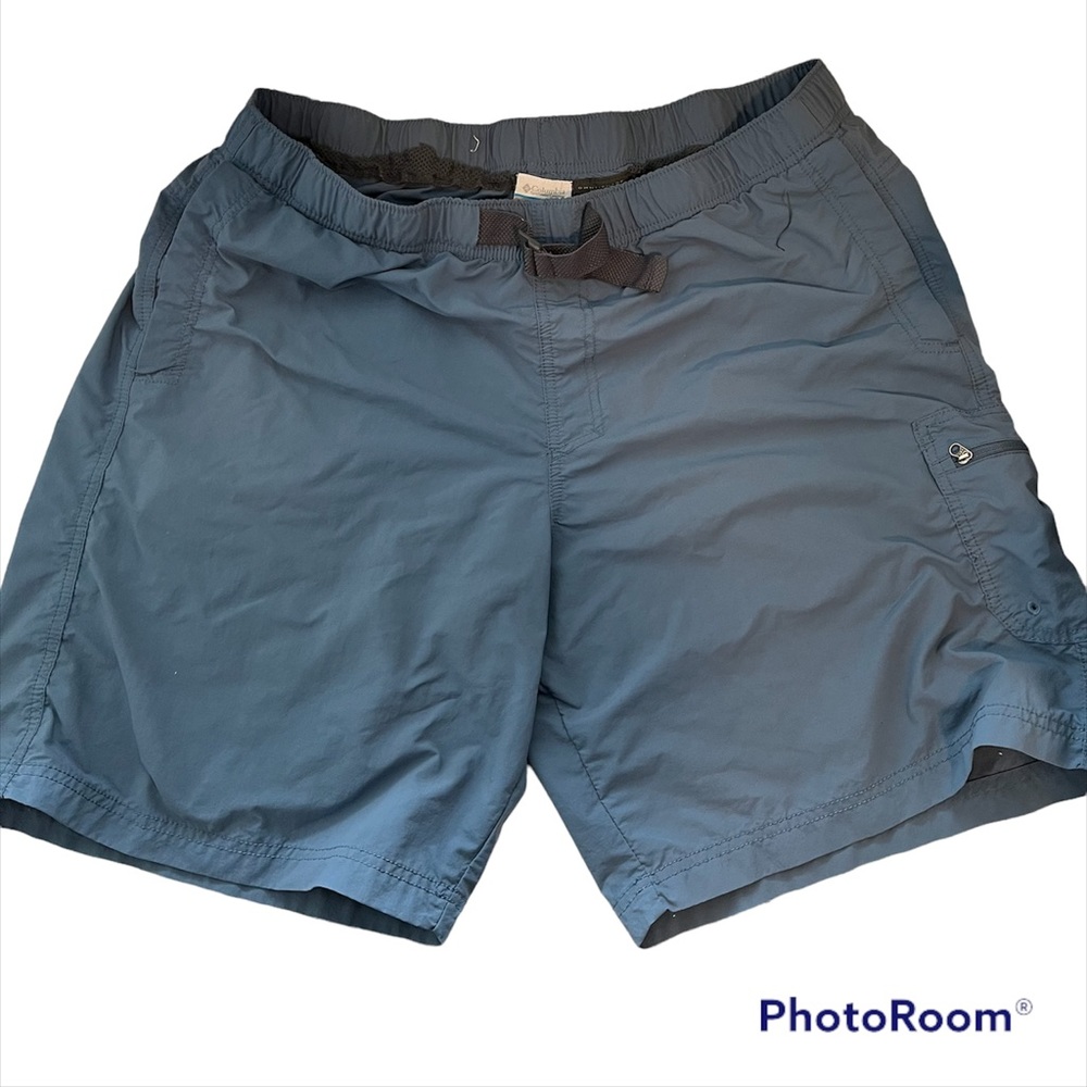 Columbia Blue Grey Omni Shade Shorts 9 inch inseam Size XL